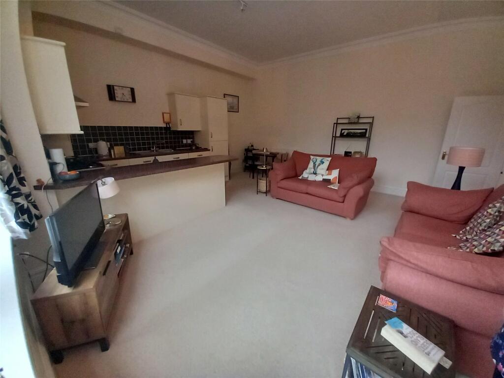 Lounge/Kitchen