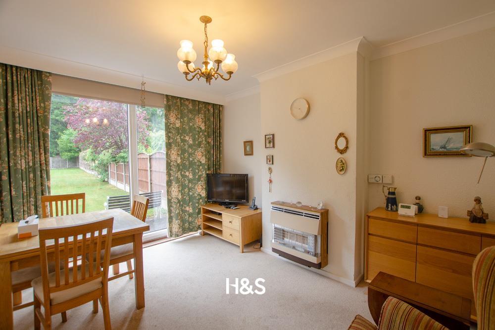 90 Scott Rd - rec2.jpg