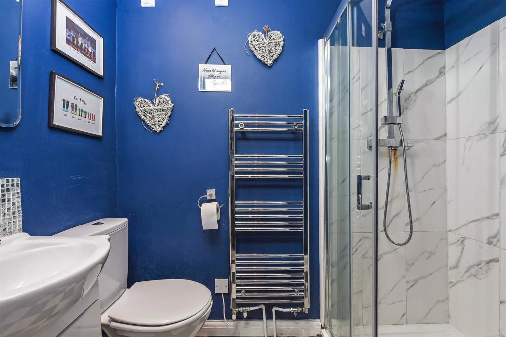 Shower Room.jpg