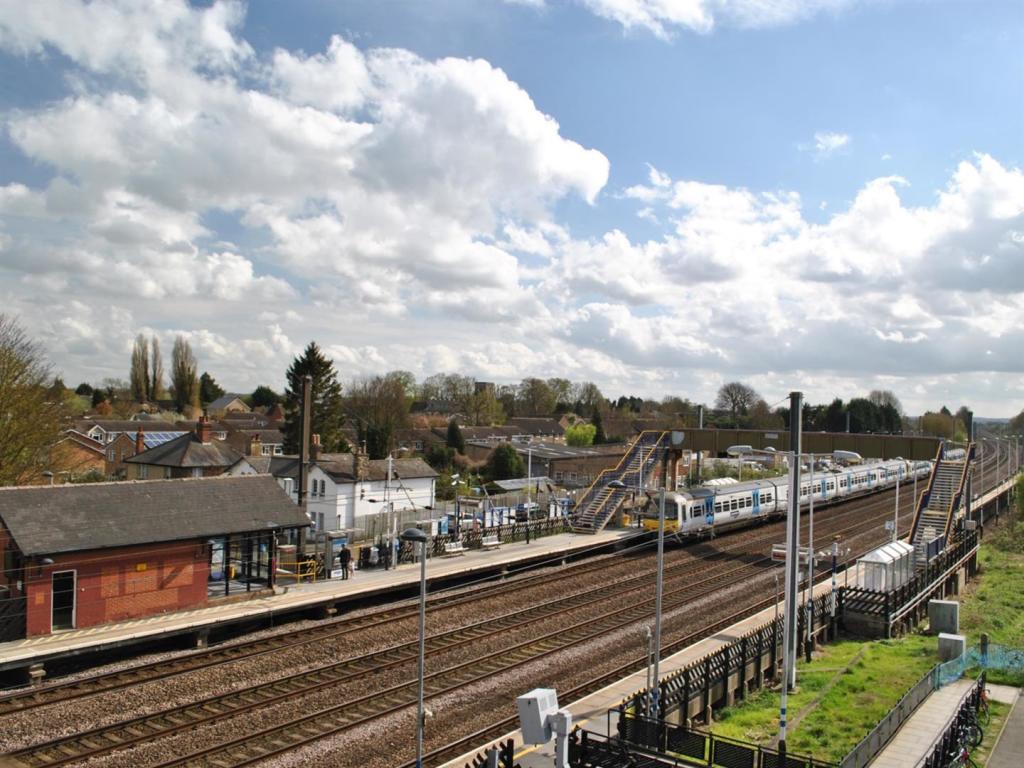 ARLESEY TRAIN STATION
