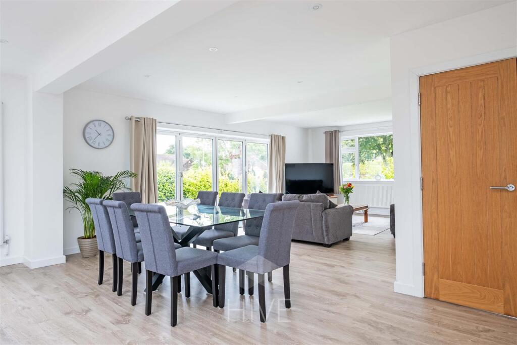 Stunning kitchen/dining/family room