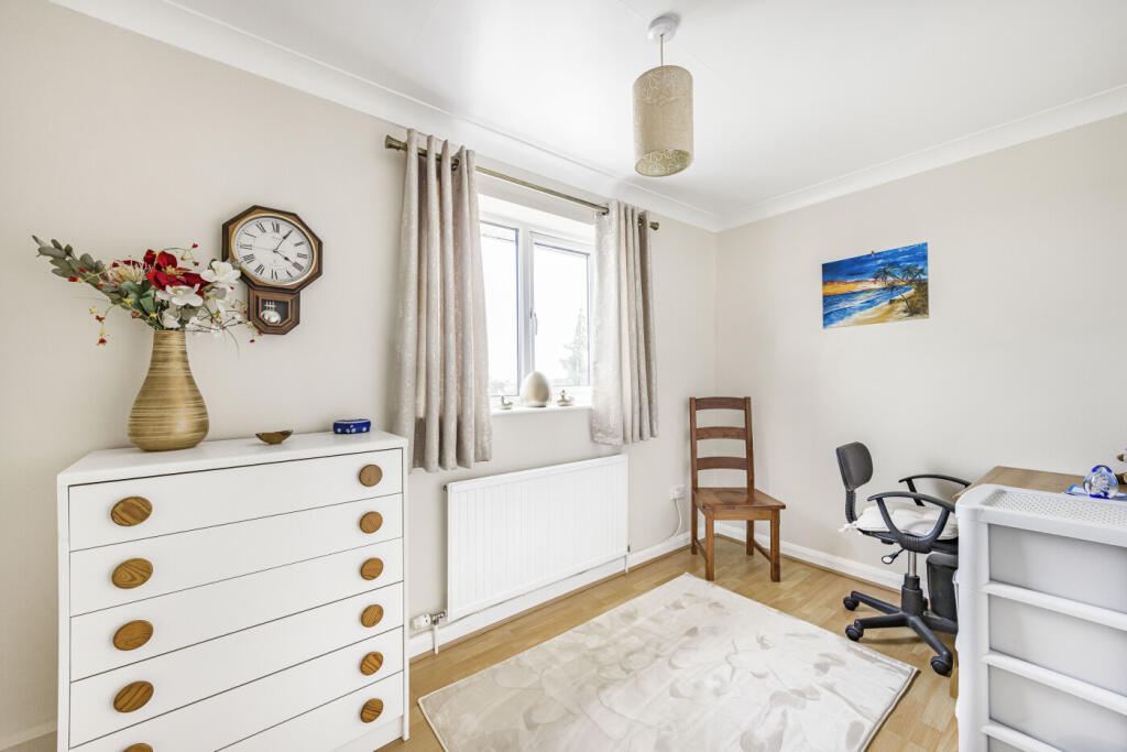 BEDROOM 4
