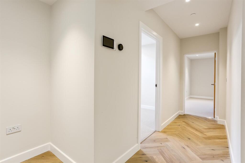 1469541018 - Campbell House, High Steet, KT1723.jp