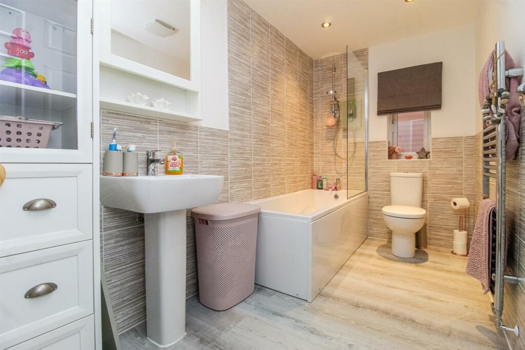 HOUSE BATHROOM/W.C.