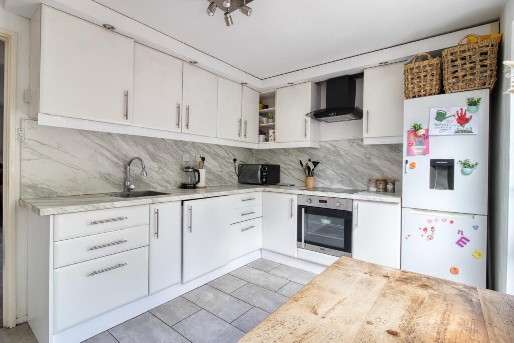Kitchen - EweMove Swindon South