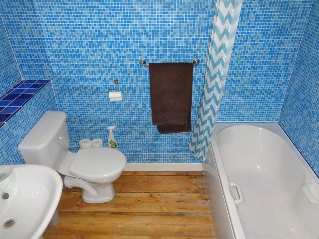 Warehouse 13 Bed One Ensuite2.jpg