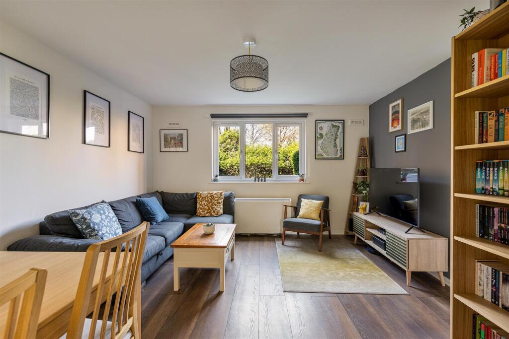 Green Pond Close, E17