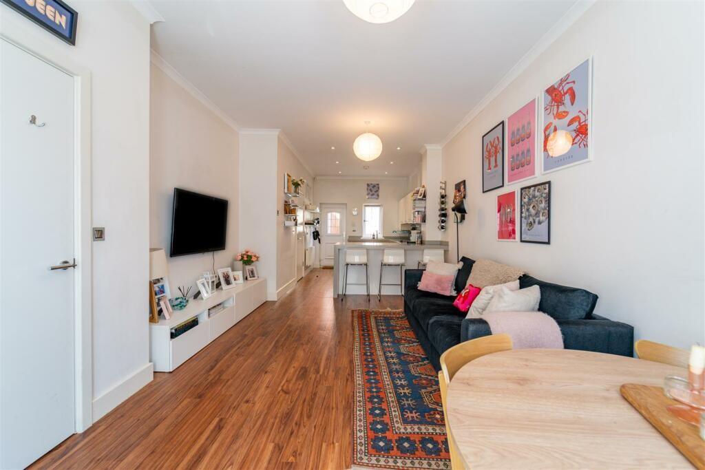 6892_33280884_IMG...