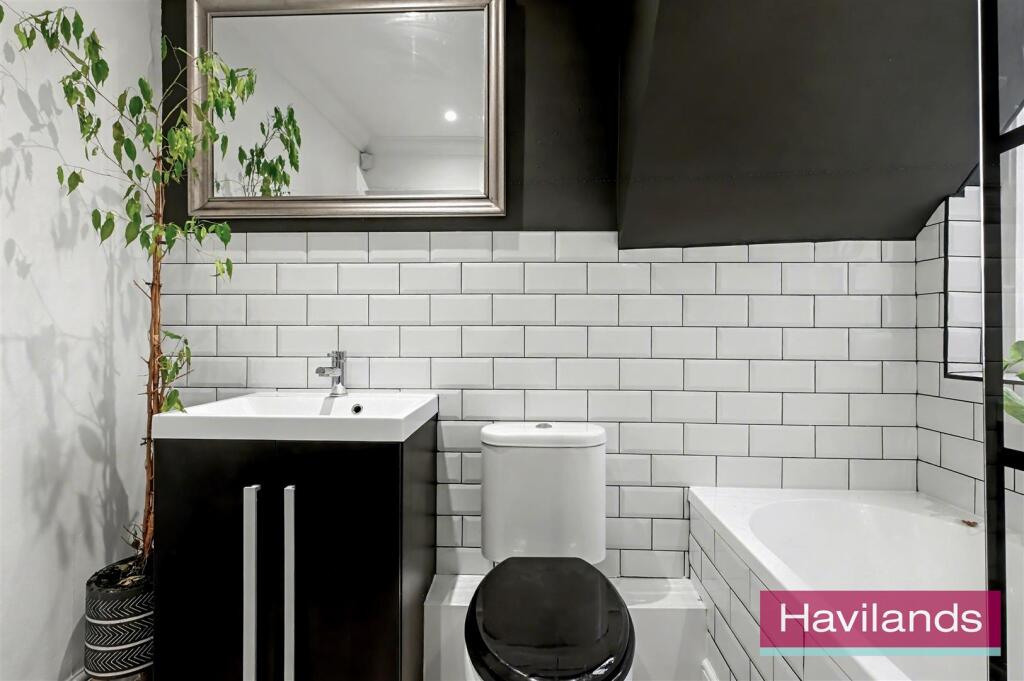 Flat 21A, The Grangeway N21 2HD-6.jpg