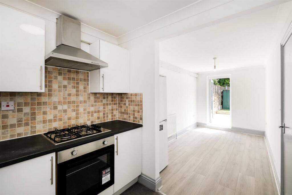 78-80 Spruce Hills Flat 2-20_web.jpg