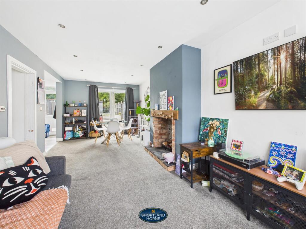 lounge/dining room