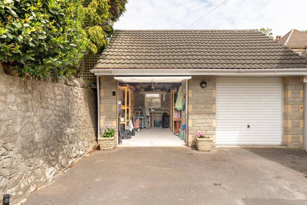 Garage &amp; Parking Space
