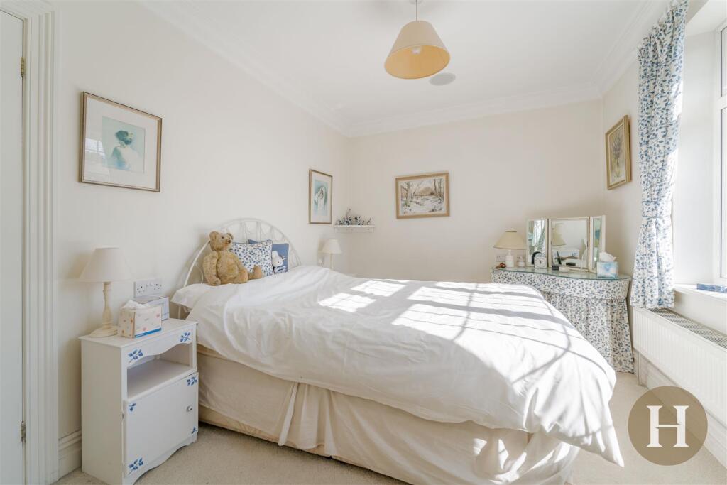 Hadleigh Estate Agents-31.jpg