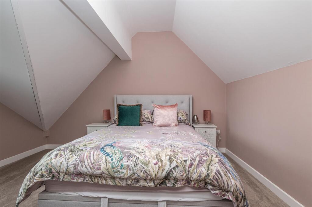 66 - 14 Broomfield Road HD2 2HG.jpg