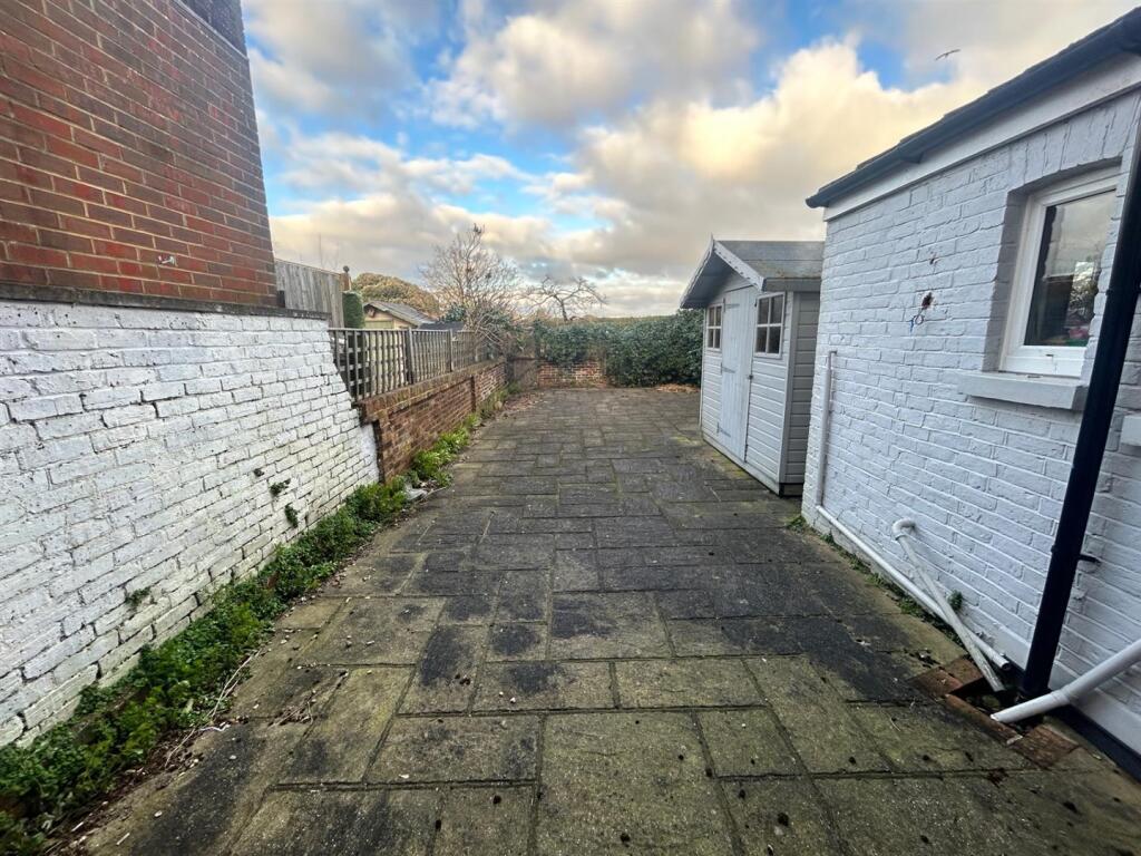01323 438506
