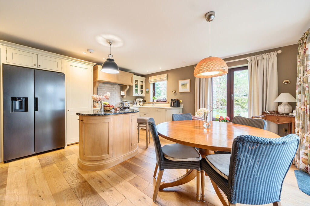 Kitchen/ Dining R...