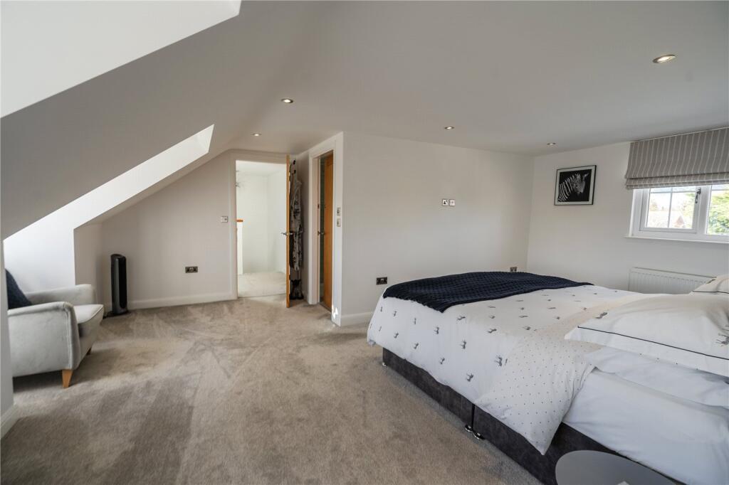 Main Bedroom (3)