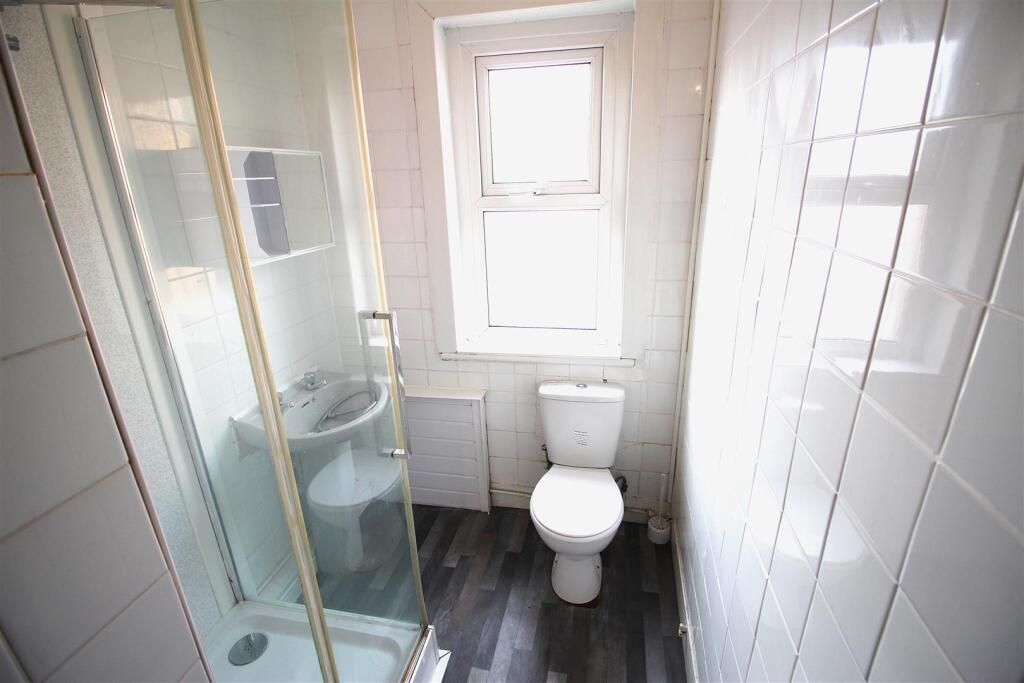 Shower room.JPG