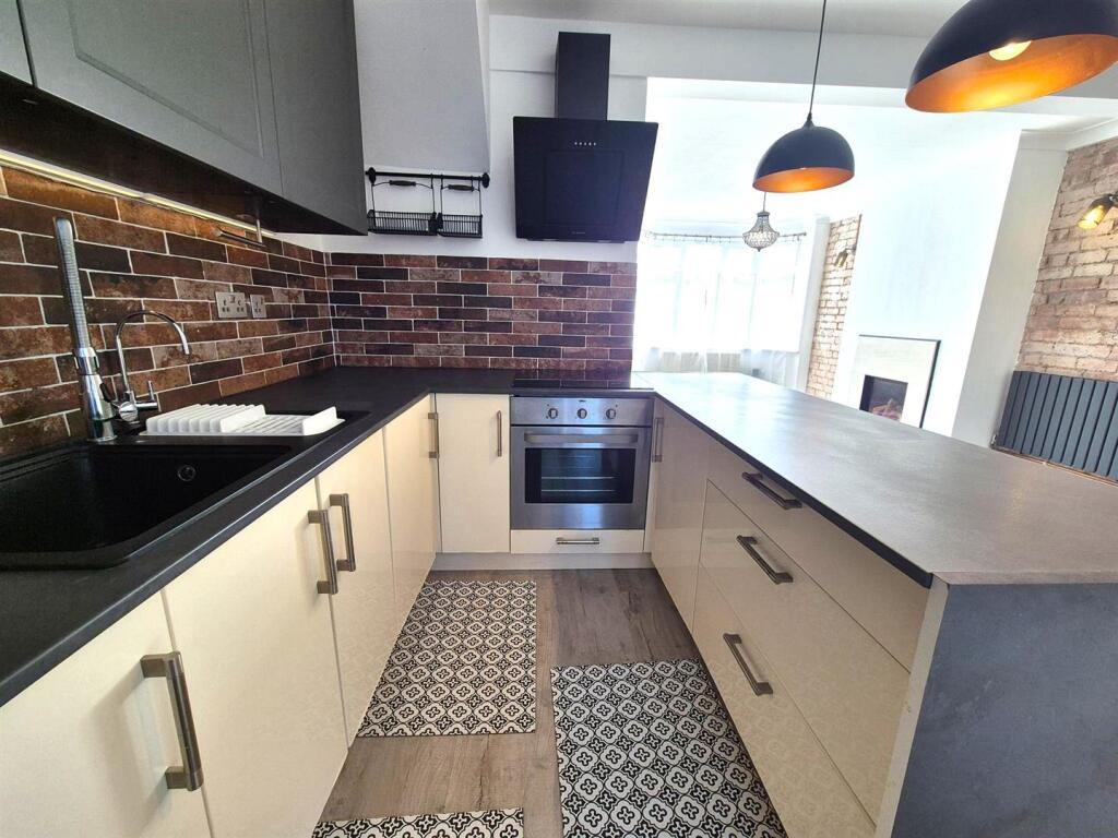 Well Fitted Kitchen