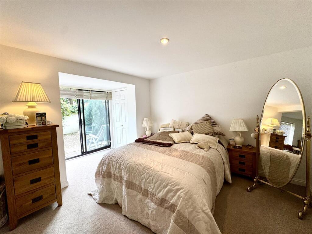 PRINCIPAL BEDROOM
