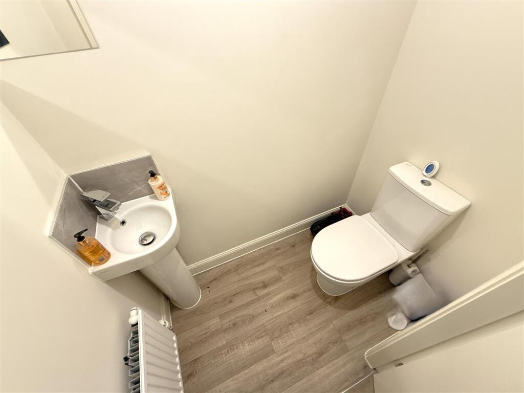 GROUND FLOOR CLOAK ROOM