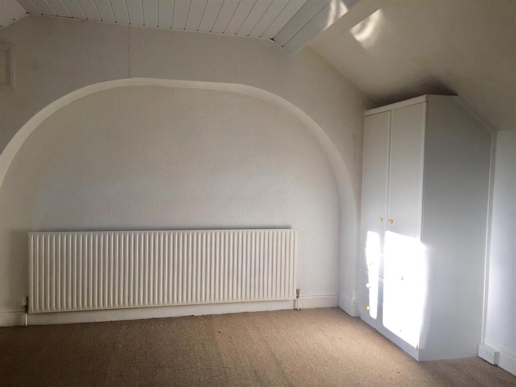Heavygate Road 211 bedroom.jpg
