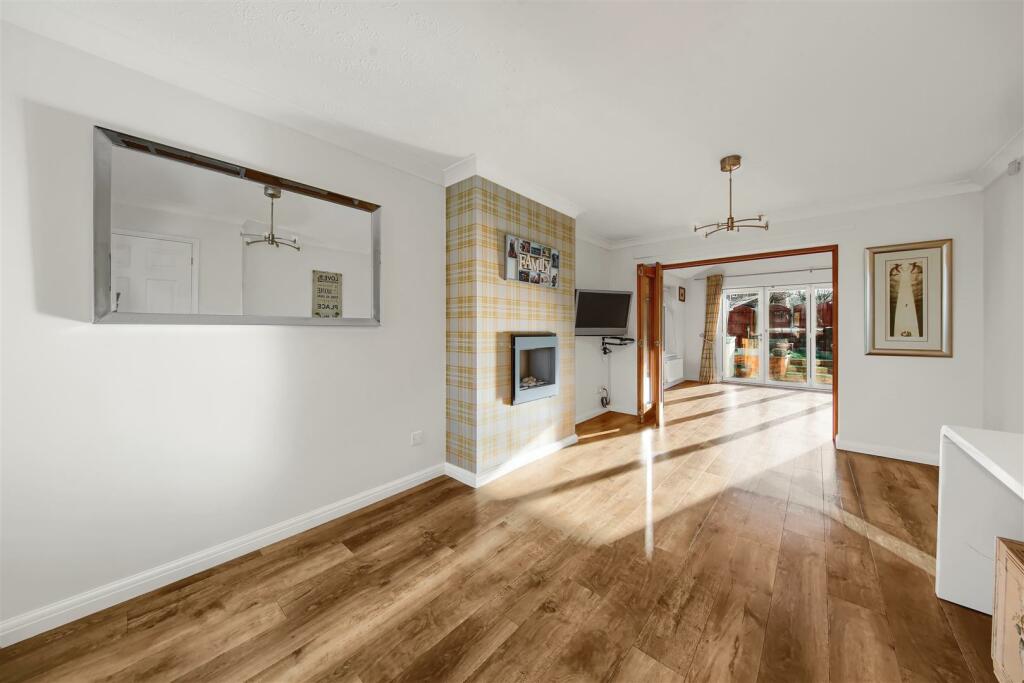 4 Living Room.jpg