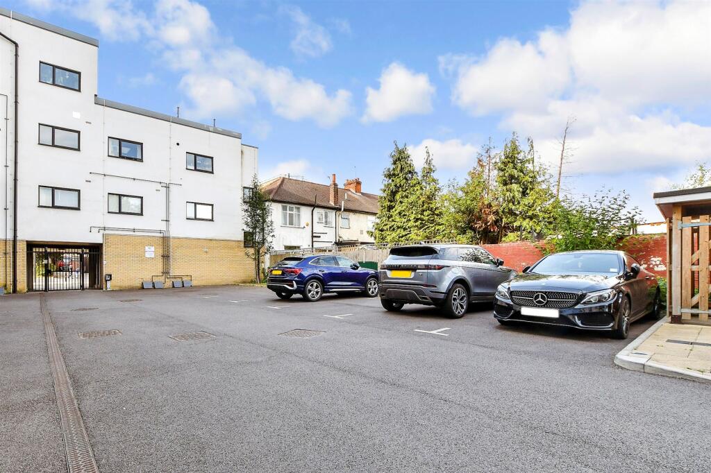 Driveway/Parking
