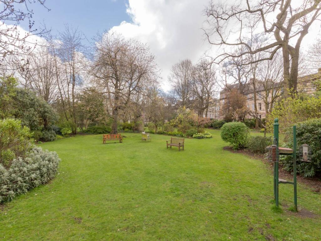 62660_Drummond_Place