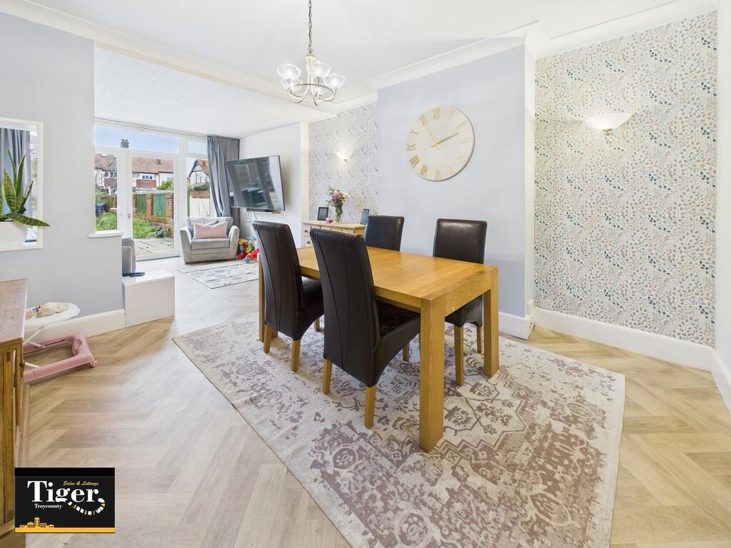 CAM02176G0-PR0777...