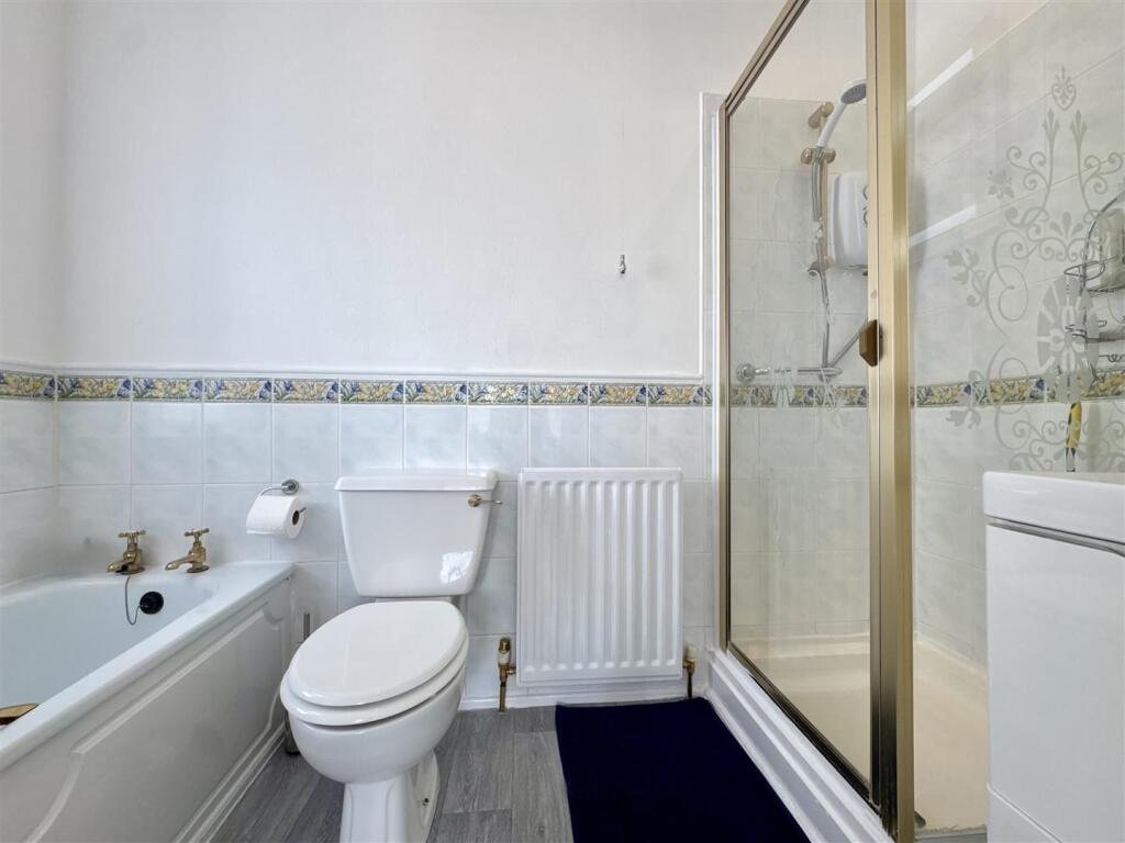 Ensuite bedroom 2 (1).jpeg