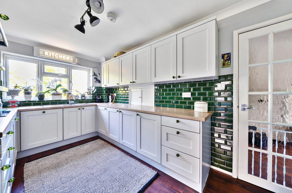 15-6819ea46caff1-...