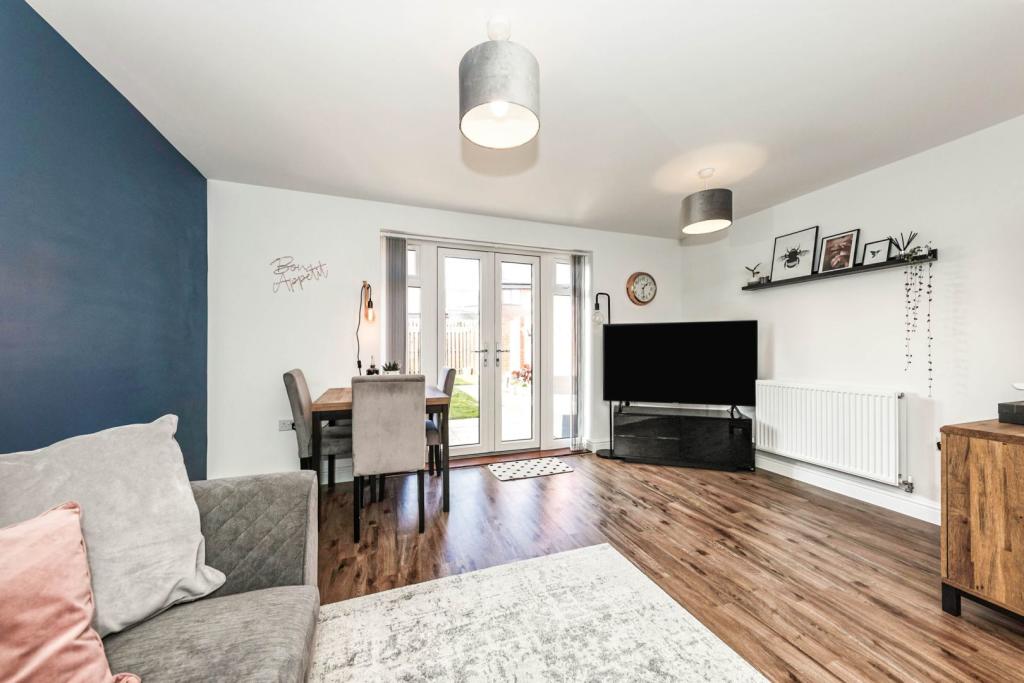 Lounge/Dining Room