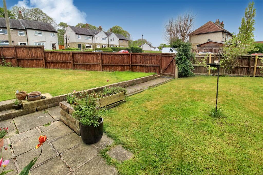 EXTERNAL FRONT AND SIDE GARDENS