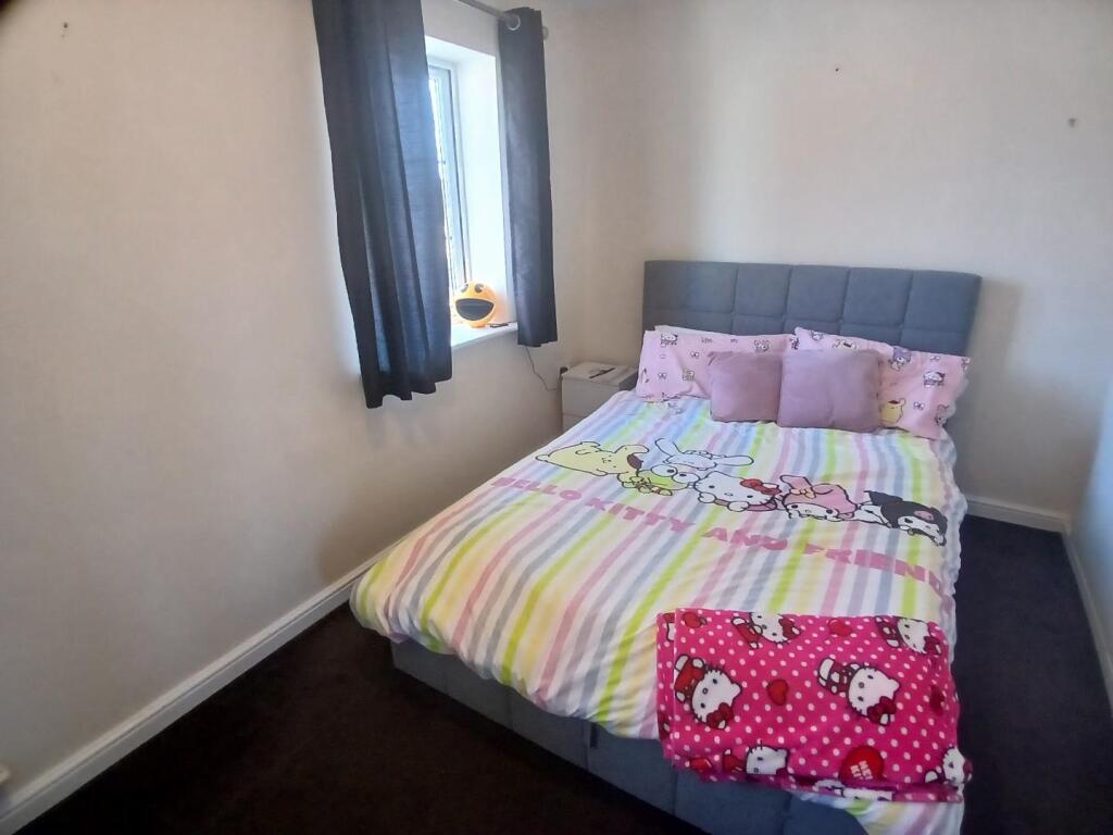 Bed 2.jpg