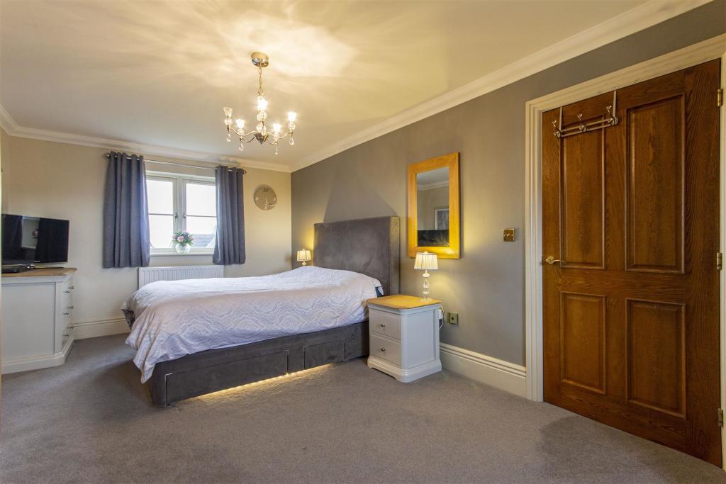 Master Bedroom_1.JPG