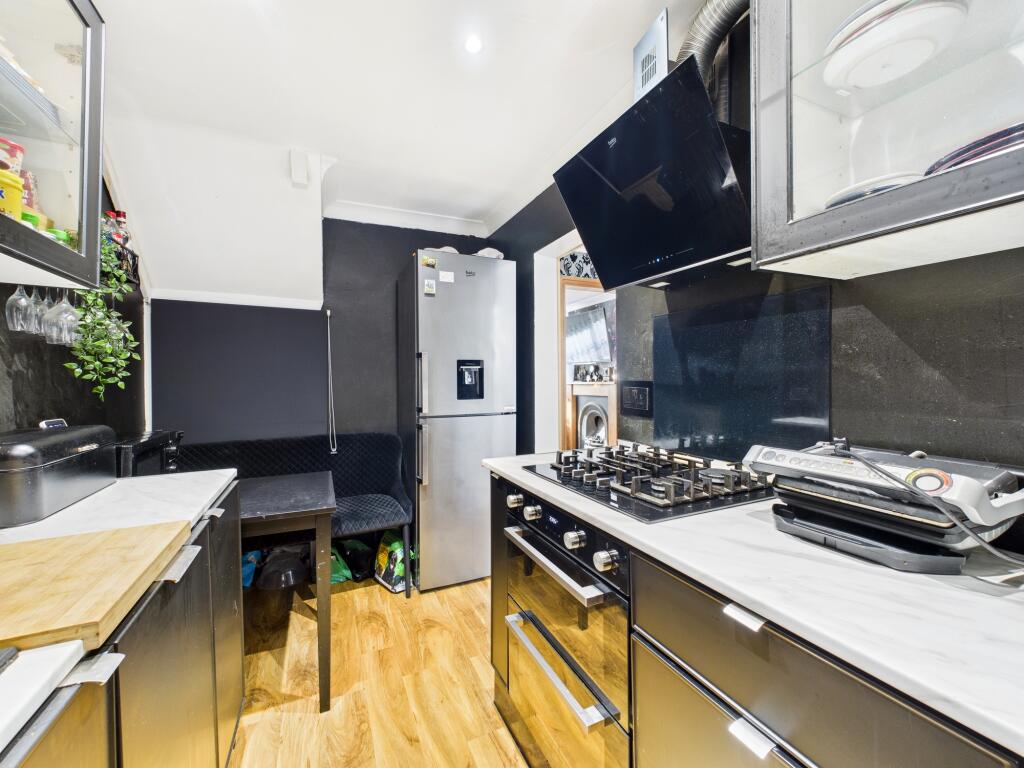 CAM05192G0-PR0163-STILL021