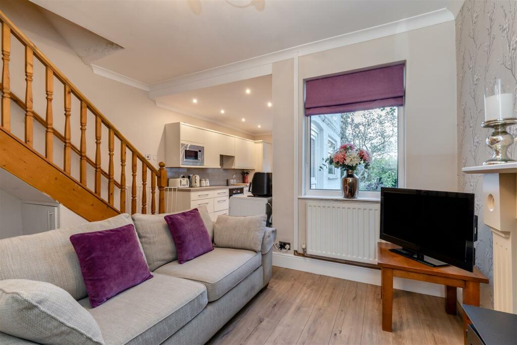 8627667-interior10.jpg