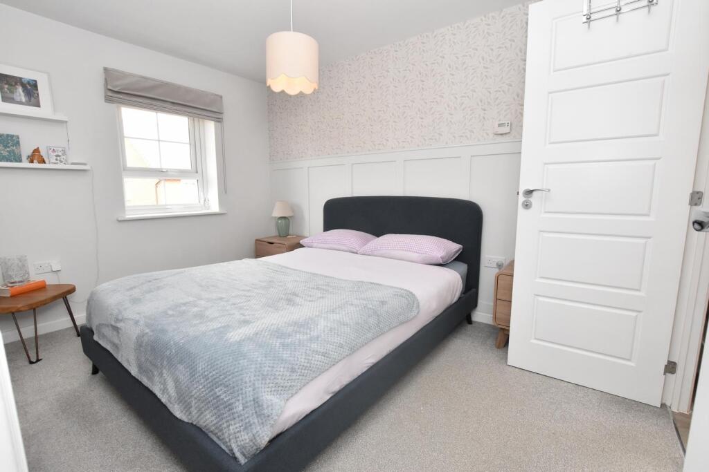 MAIN BEDROOM
