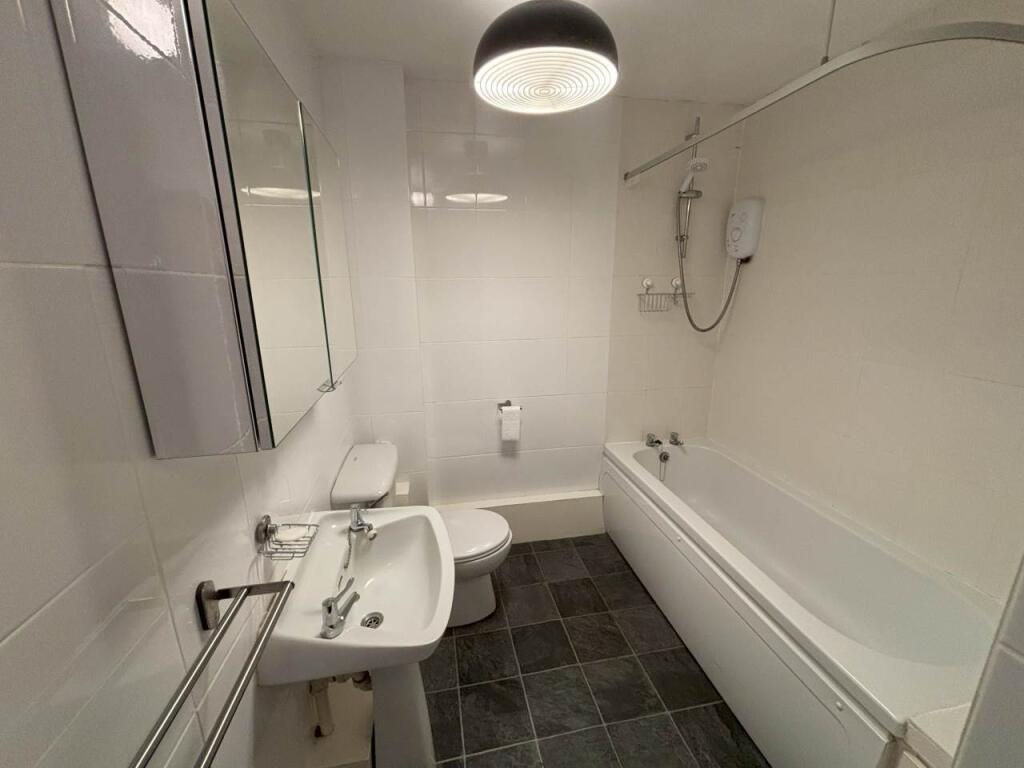 1 St Elmo - Bathroom