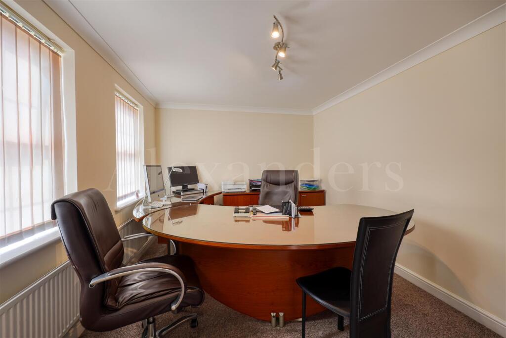 2 Dwyer Close-23.jpg