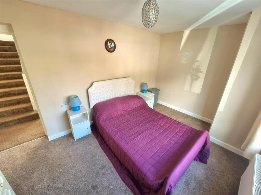 Bed 1.jpg