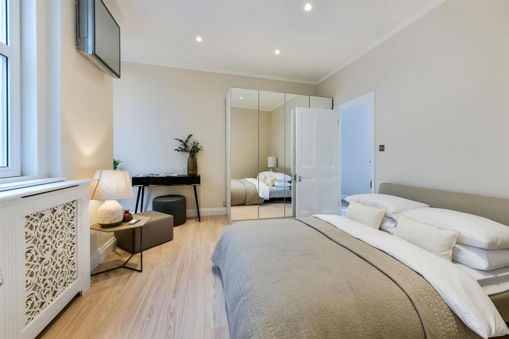 Knightsbridge Luxury  Flat 30, Wellington Court (28).jpg