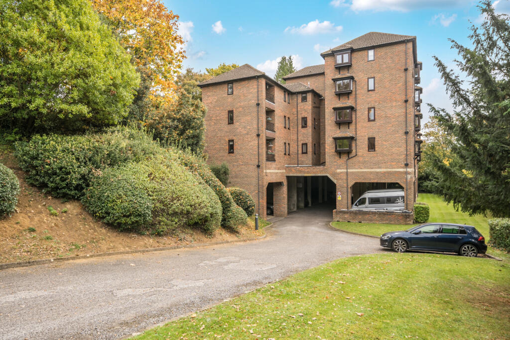 1370320-4-68f22c5...