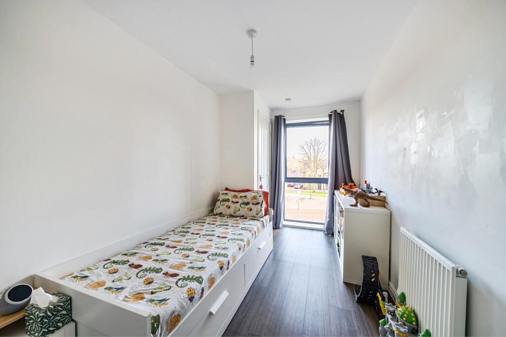 Dyson Drive, Uxbridge, UB10