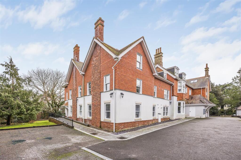 Flat 3, 25 McKinley Road, Bournemouth-PorticoMarke