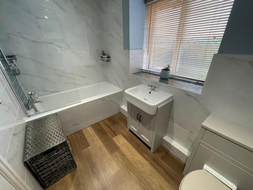 Family Bathroom2.jpg