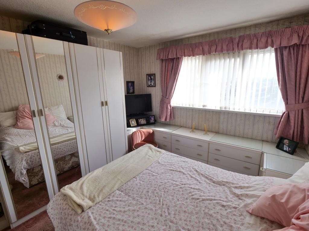 Master Bedroom Dual Aspect