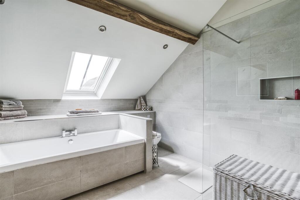 En-Suite Bathroom
