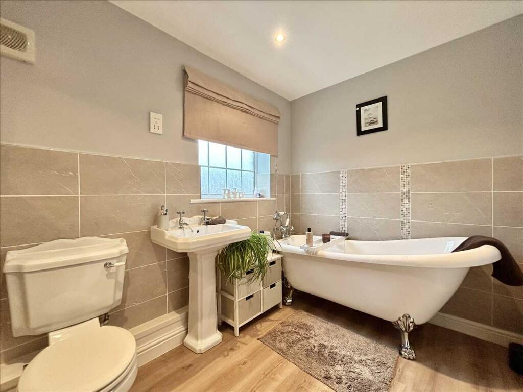 FAMILY BATHROOM
